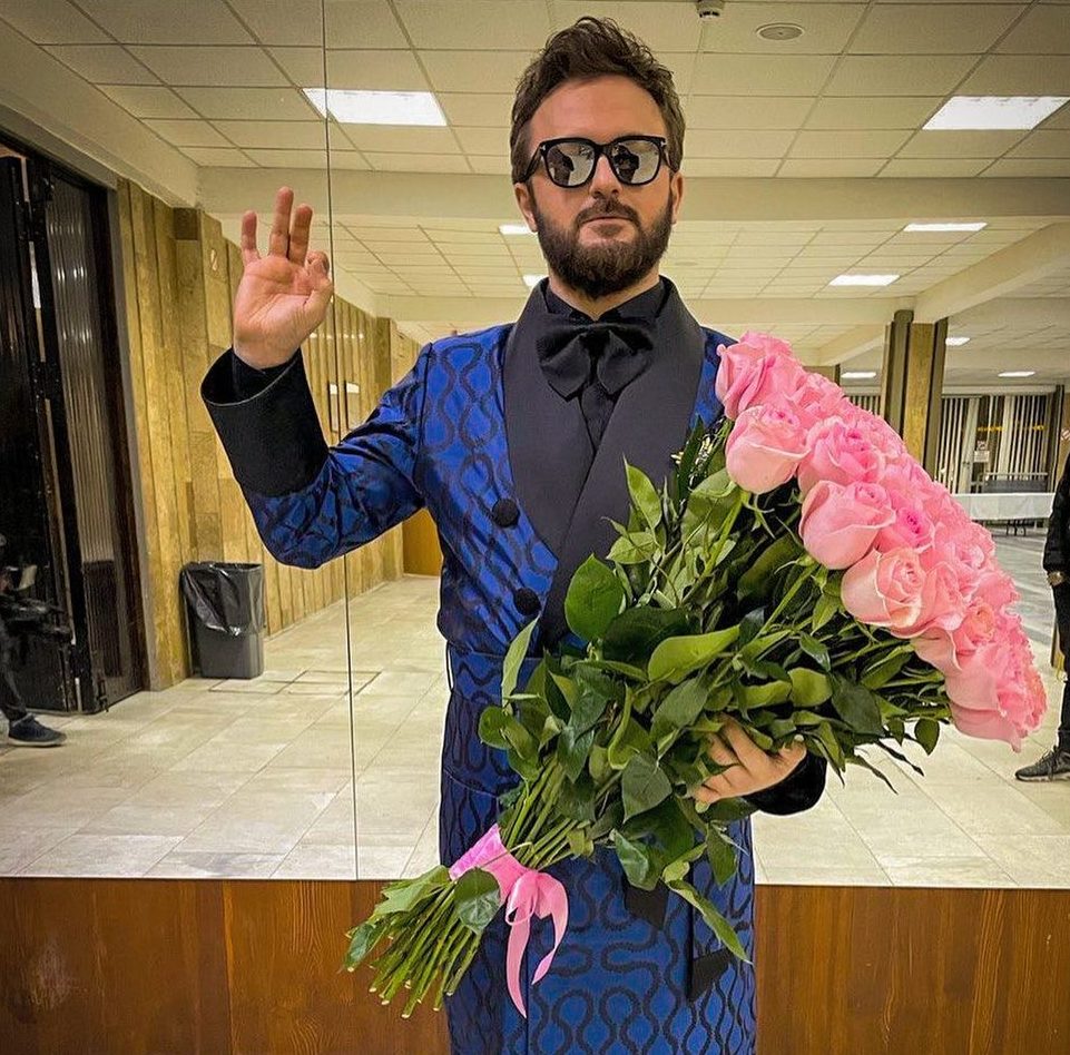 Приїхала привітати з Португалії: DZIDZIO показав рідкісне фото із мамою у день свого 38-річчя - today.ua