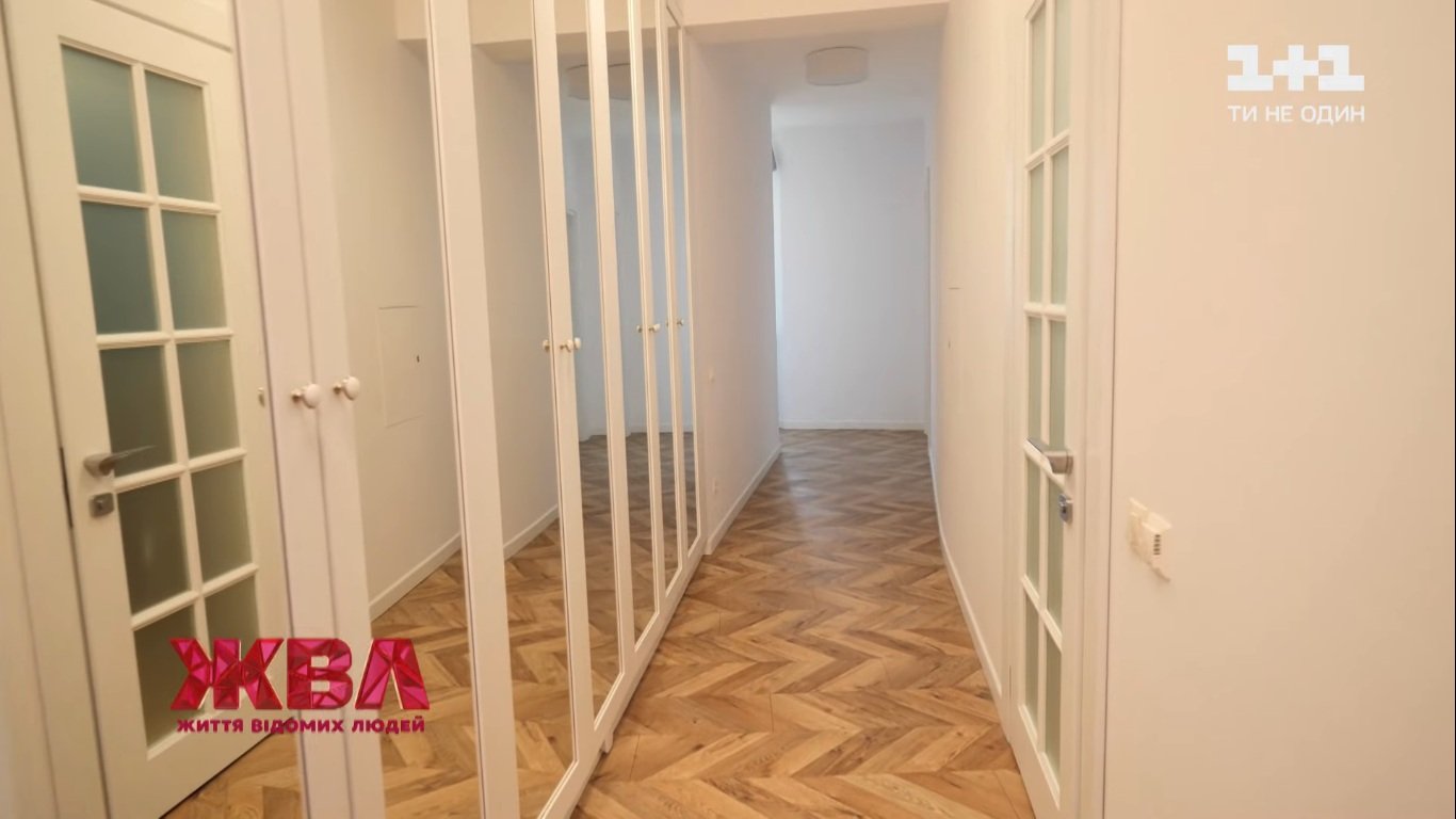 Євген Кошовий вперше показав свою простору квартиру у новому районі Києва