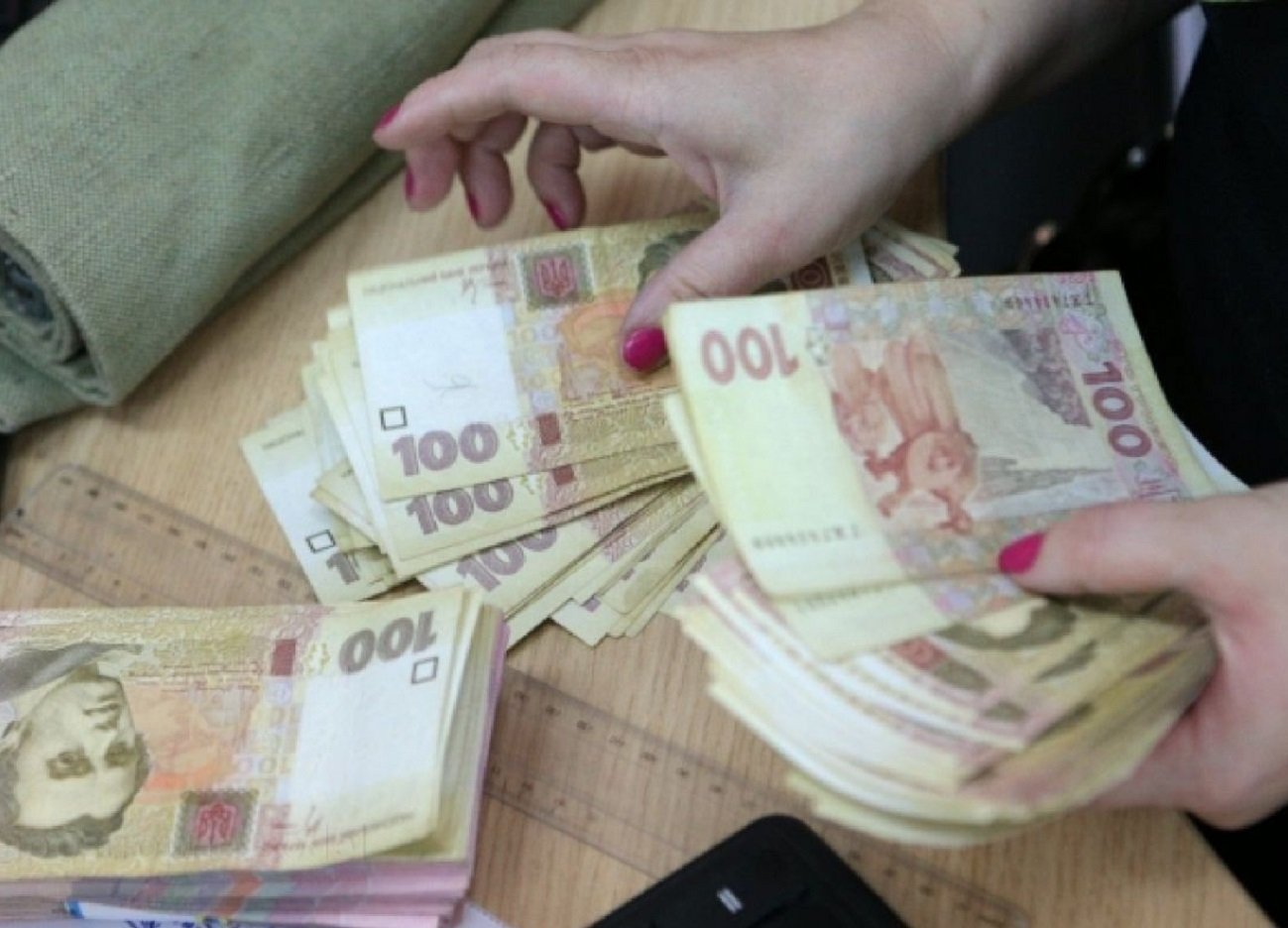 Средняя заработная плата в Украине выросла до 14 000 гривен в месяц