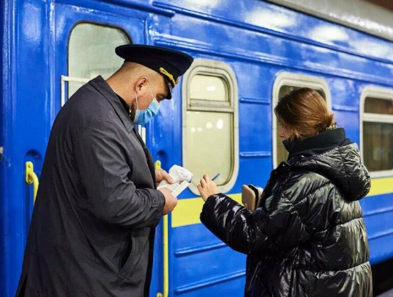 В “Укрзализныце“ рассказали, как пассажиры могут сэкономить на билетах до 65% и будут ли повышаться цены в ближайшее время - today.ua