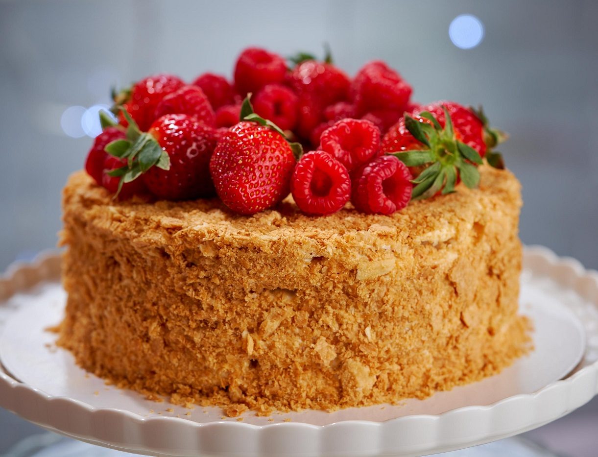 Торт “Наполеон“ без выпечки: рецепт знаменитого десерта с ароматом ванили