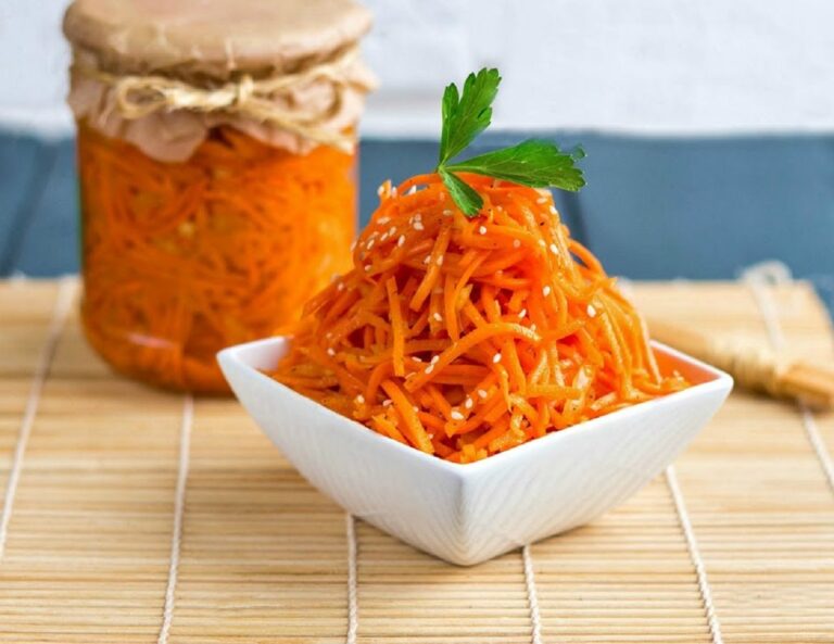 Морковь по-корейски за 10 минут: самый быстрый и удачный рецепт вкусного салата - today.ua