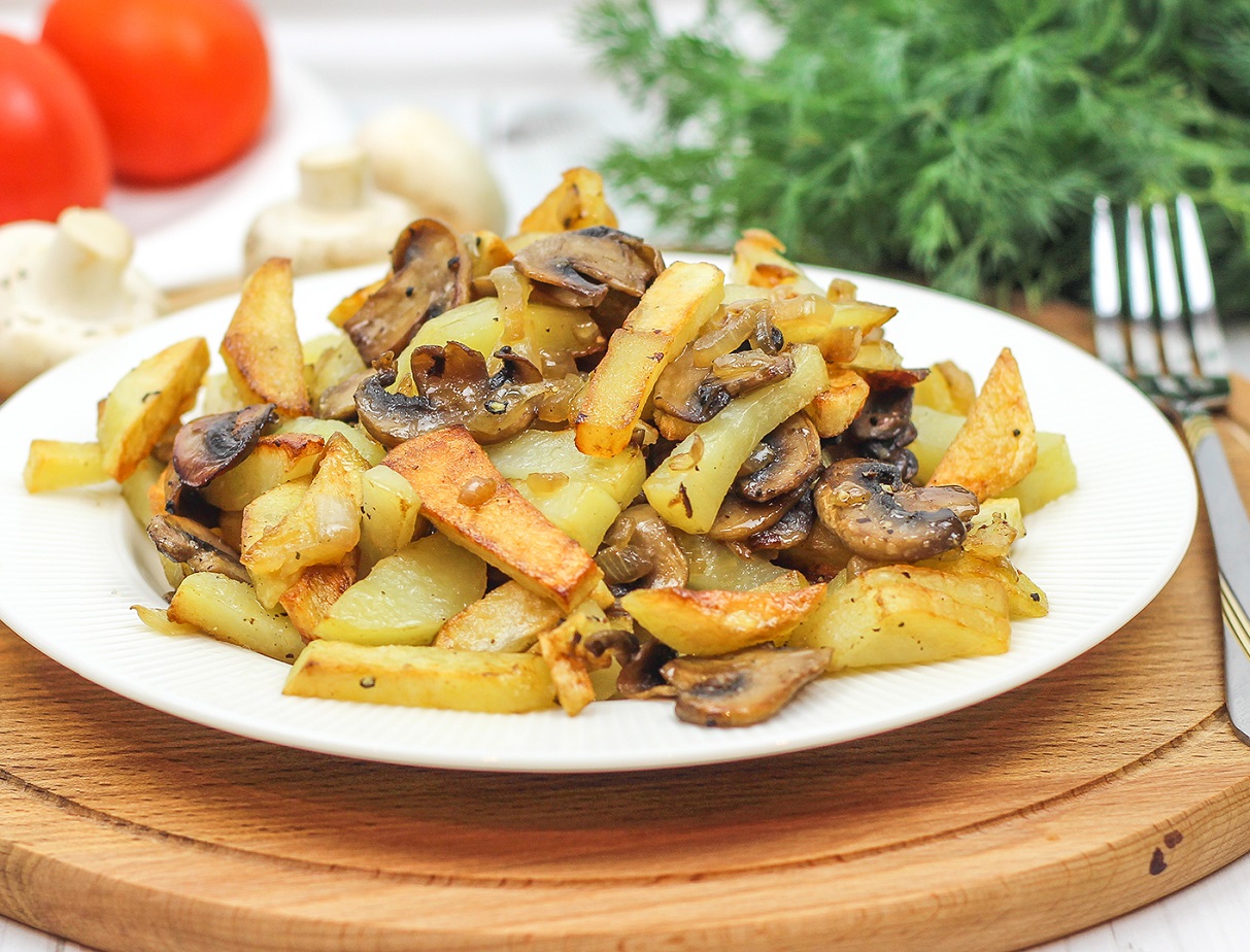 Жареная картошка с грибами на сковороде: рецепт самого популярного и вкусного ужина