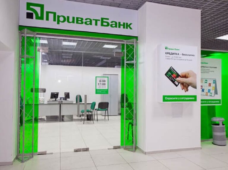 ПриватБанк вимагає код з місця роботи: нові хитрощі співробітників банку - today.ua