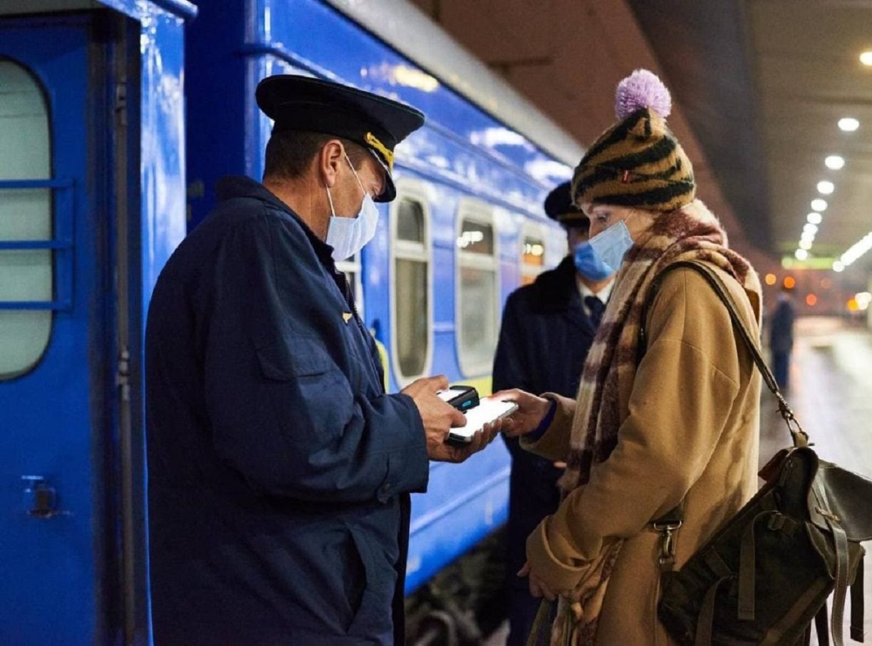 Укрзалізниця показала нові вагони, в яких кожне місце трансформуватиметься у капсулу