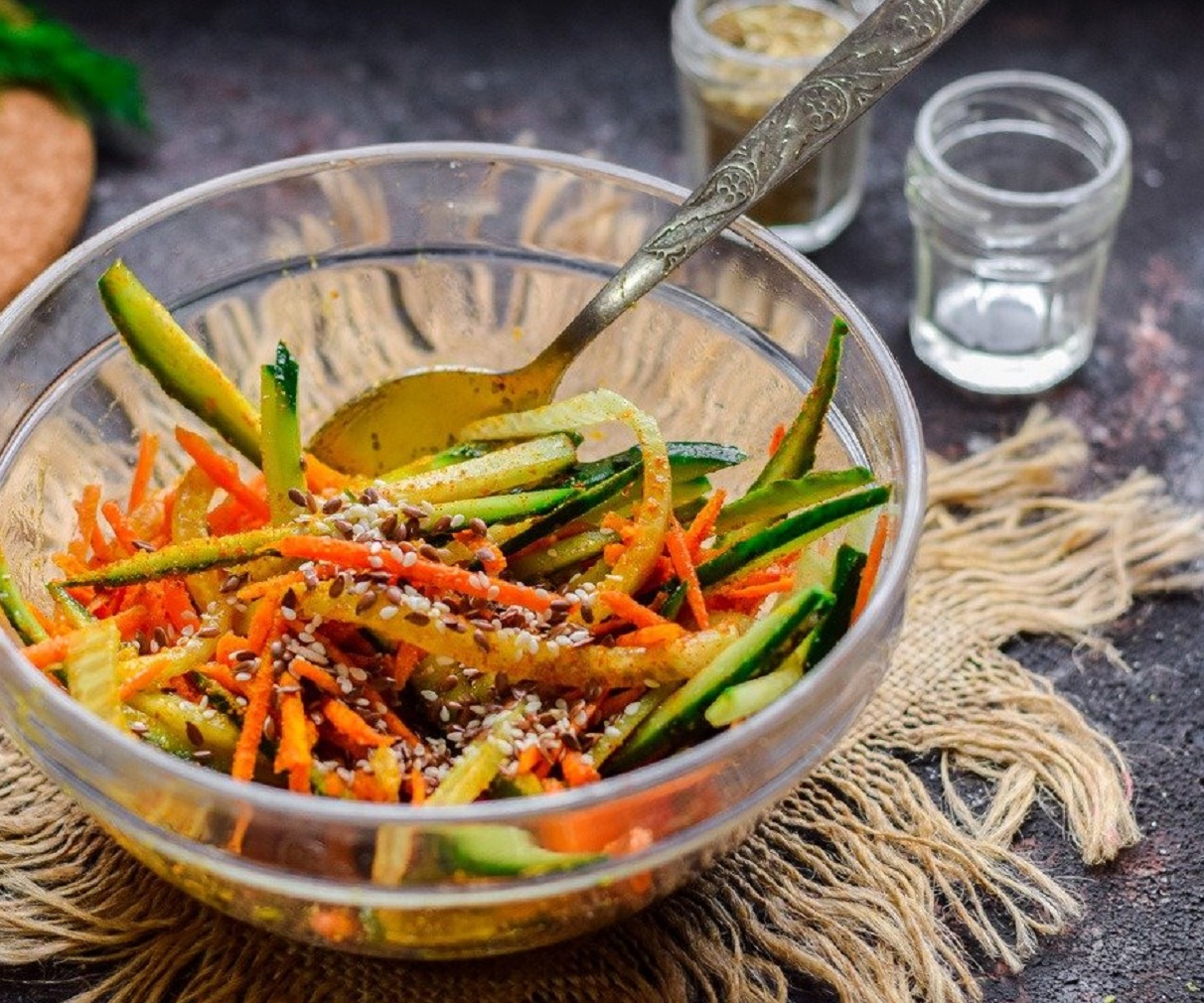 Морковь по-корейски с маринованными огурцами: рецепт вкусного салата к праздничному столу