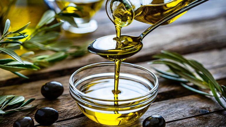 В Украине фальсифицируют 80% оливкового масла: как отличить натуральный продукт от подделки  - today.ua