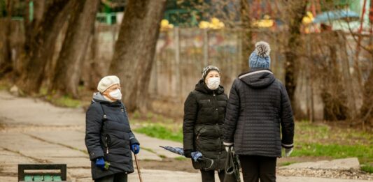 Неофіційно працевлаштовані українці ризикують залишитися без пенсії: названо умови отримання виплат - today.ua