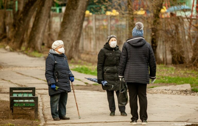 Неофіційно працевлаштовані українці ризикують залишитися без пенсії: названо умови отримання виплат - today.ua