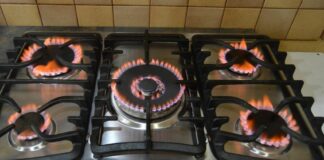 У Нафтогазі розповіли українцям, чому газ на плиті горить жовтим чи червоним кольором - today.ua