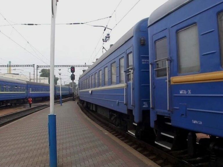 “Укрзализныця“ требует у пассажиров деньги за проезд “без соседей“: пассажиры настаивают на усилении контроля за проводниками     - today.ua