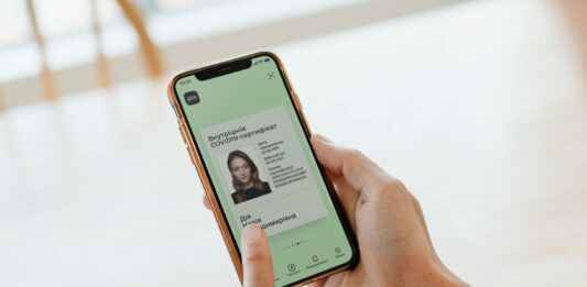 Українцям розповіли, як підтягнути COVID-сертифікат у “Дії“, якщо є помилки в особистих данних - today.ua