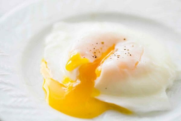 Яйца Бенедикт с голландским соусом на завтрак: изысканный рецепт на скорую руку