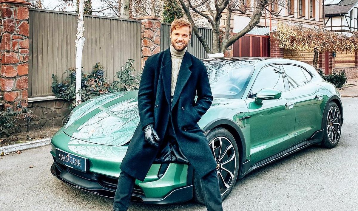 Холостяк-12 Алекс Топольський їздить на розкішному кабріолеті: фото - today.ua