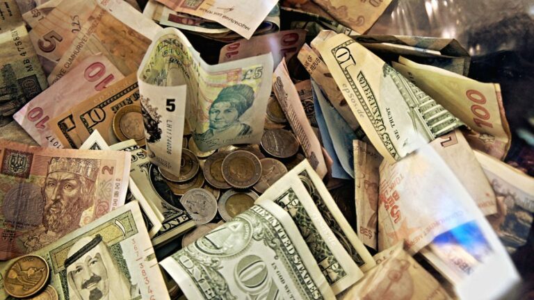 Деньги во время войны: в какой валюте лучше хранить сбережения украинцам  - today.ua