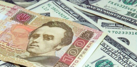 Долар подорожчав на 3 гривні за тиждень: українцям розповіли, як зміниться курс до кінця року - today.ua