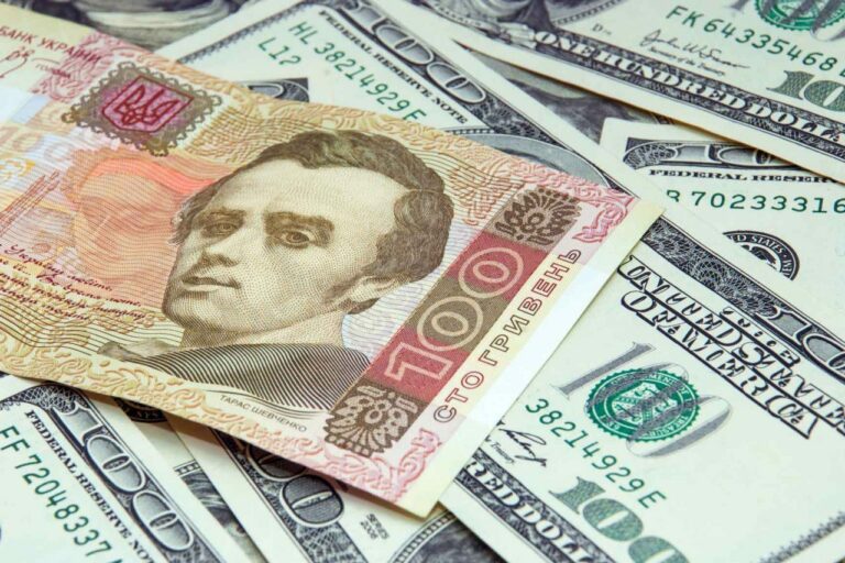 Нацбанк через новий курс долара різко знизив місячний ліміт на закордонні перекази - today.ua