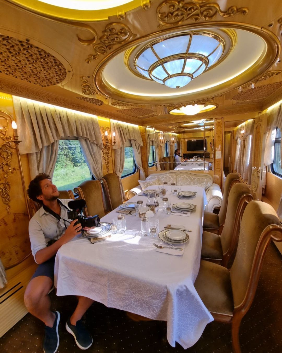 В Сети показали “царский“ вагон Укрзализныци за 24 тысячи гривен с кроватью и ванной комнатой