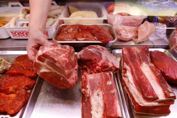 В Украине исчезло с прилавков дешевое мясо: говядина подорожала до 172 гривен за кг, а свинина стала дефицитом    - today.ua