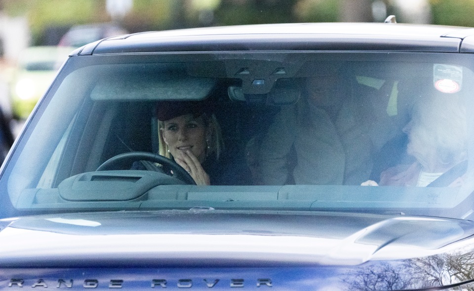 Несмотря на проблемы со здоровьем: Елизавета II тайно посетила крестины своих правнуков Несмотря на проблемы со здоровьем: Елизавета II тайно посетила крестины своих правнуков - today.ua