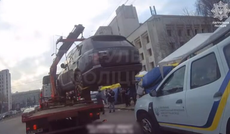 В Киеве полиция за неоплаченные штрафы забрала Range Rover - today.ua