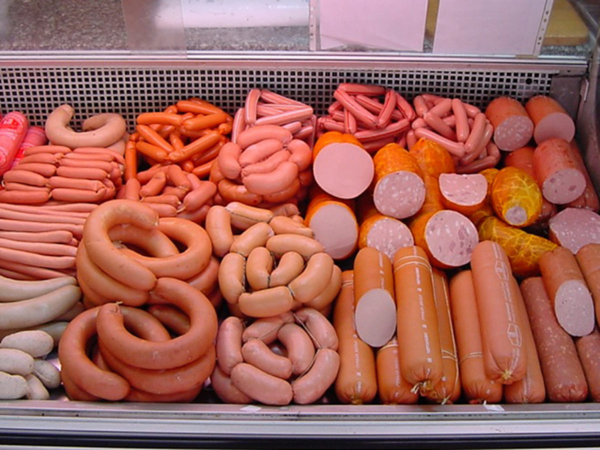 В Украине в два раза подорожали мясные изделия: как изменились цены на сардельки и сосиски в ноябре