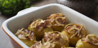 Запечена фарширована картопля на обід або вечерю: варіанти начинок від сала до грибів - today.ua