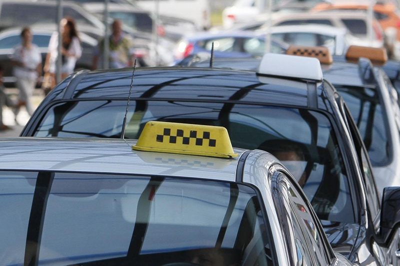 В Украине начинает работать китайская служба такси