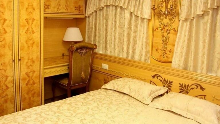 У Мережі показали “царський“ вагон Укрзалізниці за 24 тисячі гривень з ліжком та ванною кімнатою - today.ua