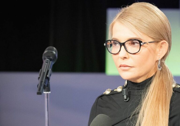 Юлія Тимошенко у строгих штанах та жакеті показала своє вбрання для перельотів - today.ua