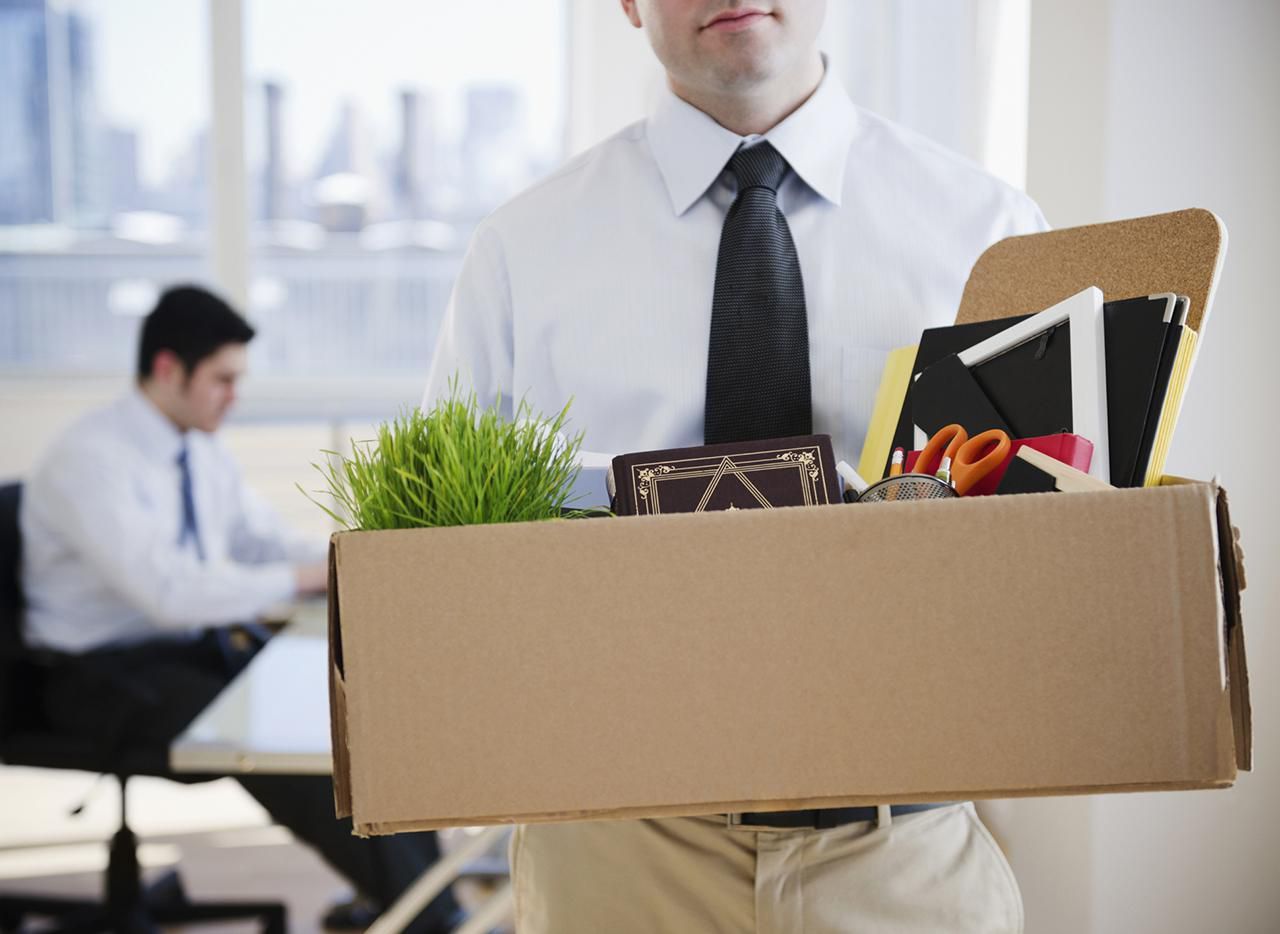 Невакцинованих українців з листопада усунуть від роботи без збереження зарплати та стажу