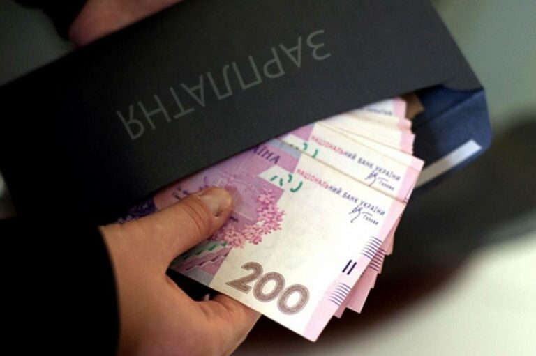 Штраф – 60 тысяч: зарплаты в конвертах заставляют выворачивать карманы предпринимателей в Украине  - today.ua
