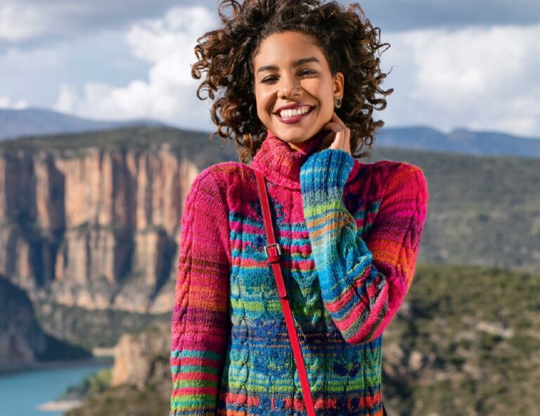 Яркий вязаный свитер – главный тренд зимы 2022: модные модели, которые подойдут всем женщинам - today.ua