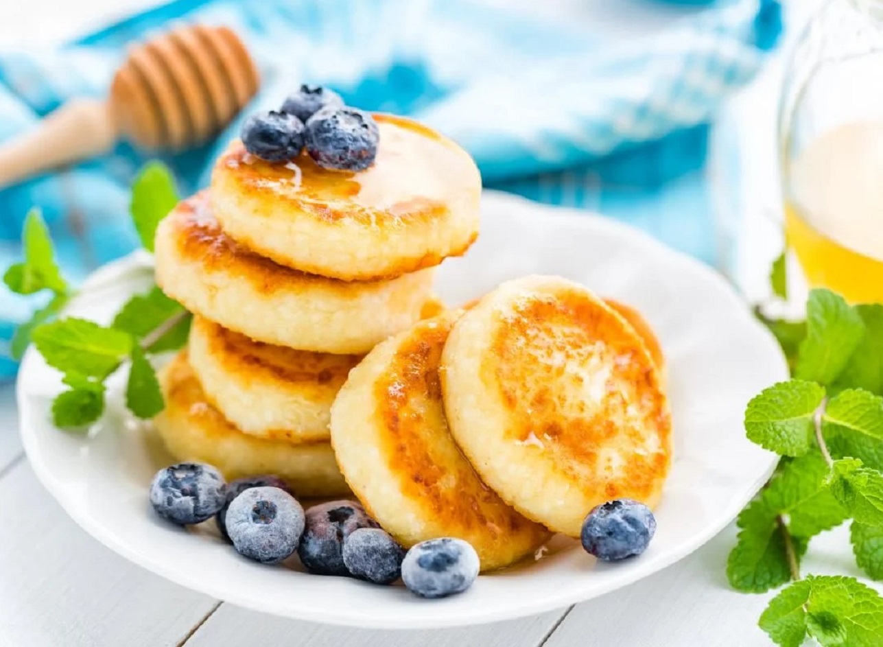 Пишні сирники без борошна нашвидкуруч: рецепт смачного та корисного сніданку для всієї родини