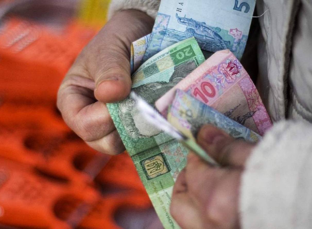 Украинцы старше 70 лет получат повышенные пенсии после Нового года – Шмыгаль