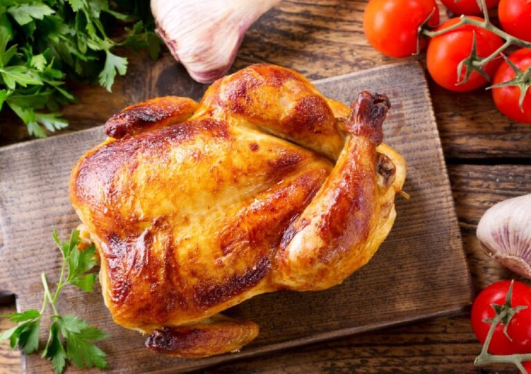 Запеченная курица на Новый год будет сочной и румяной, если добавить в маринад секретный ингредиент - today.ua