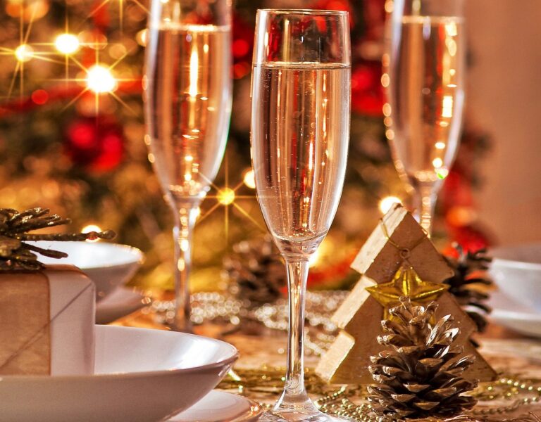 ТОП-5 найкращих закусок під шампанське на Новий рік: секрети ідеального смаку - today.ua