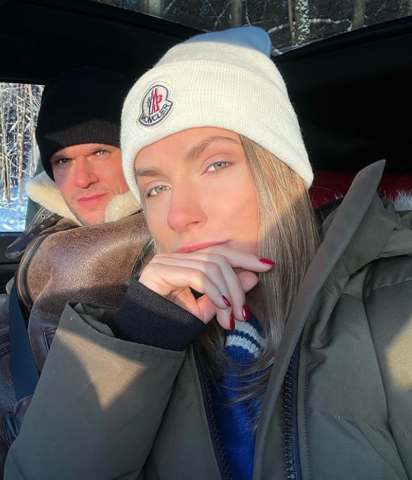 “Как брат и сестра“: старшая дочь Ольги Сумской показала зимние фото с мужем 