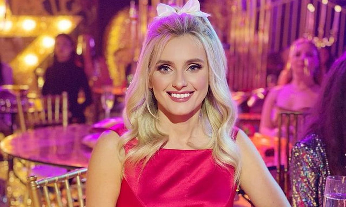 Ви ж дружина і мати: Ірина Федишин у надто відкритій сукні неприємно здивувала шанувальників - today.ua