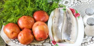 Закуска из картофеля и сельди на новогодний стол: простой рецепт и оригинальная подача блюда - today.ua