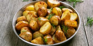 Как приготовить запеченный картофель без духовки: рецепт блюда на обед или ужин за 10 минут  - today.ua