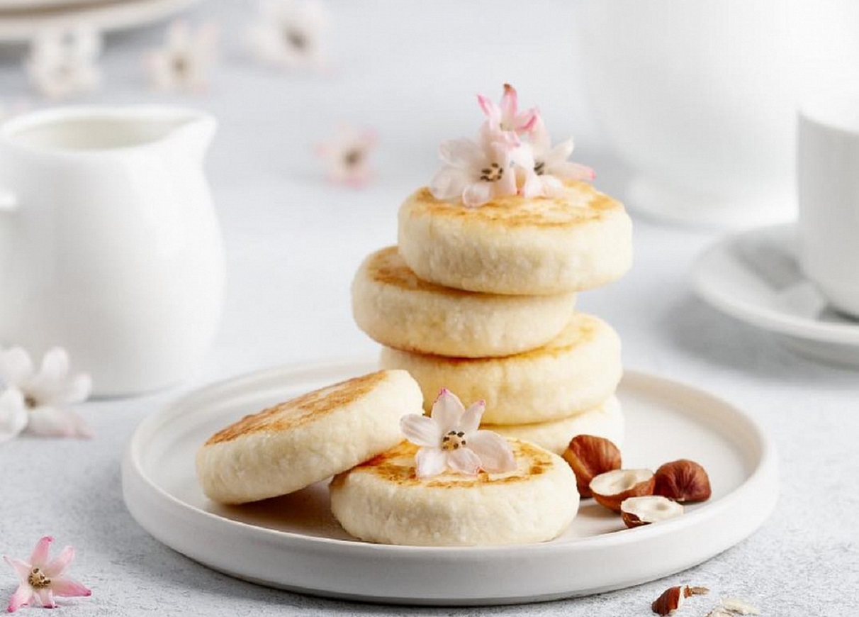 Пышные сырники без яиц: самый удачный рецепт творожной выпечки на завтрак - today.ua