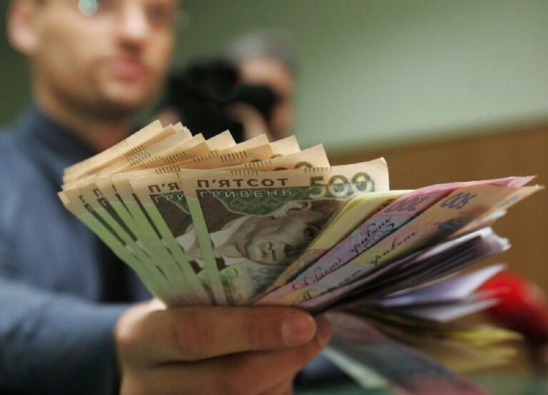 Размер средней заработной платы в Украине увеличится почти до 16 000 гривен в месяц - today.ua