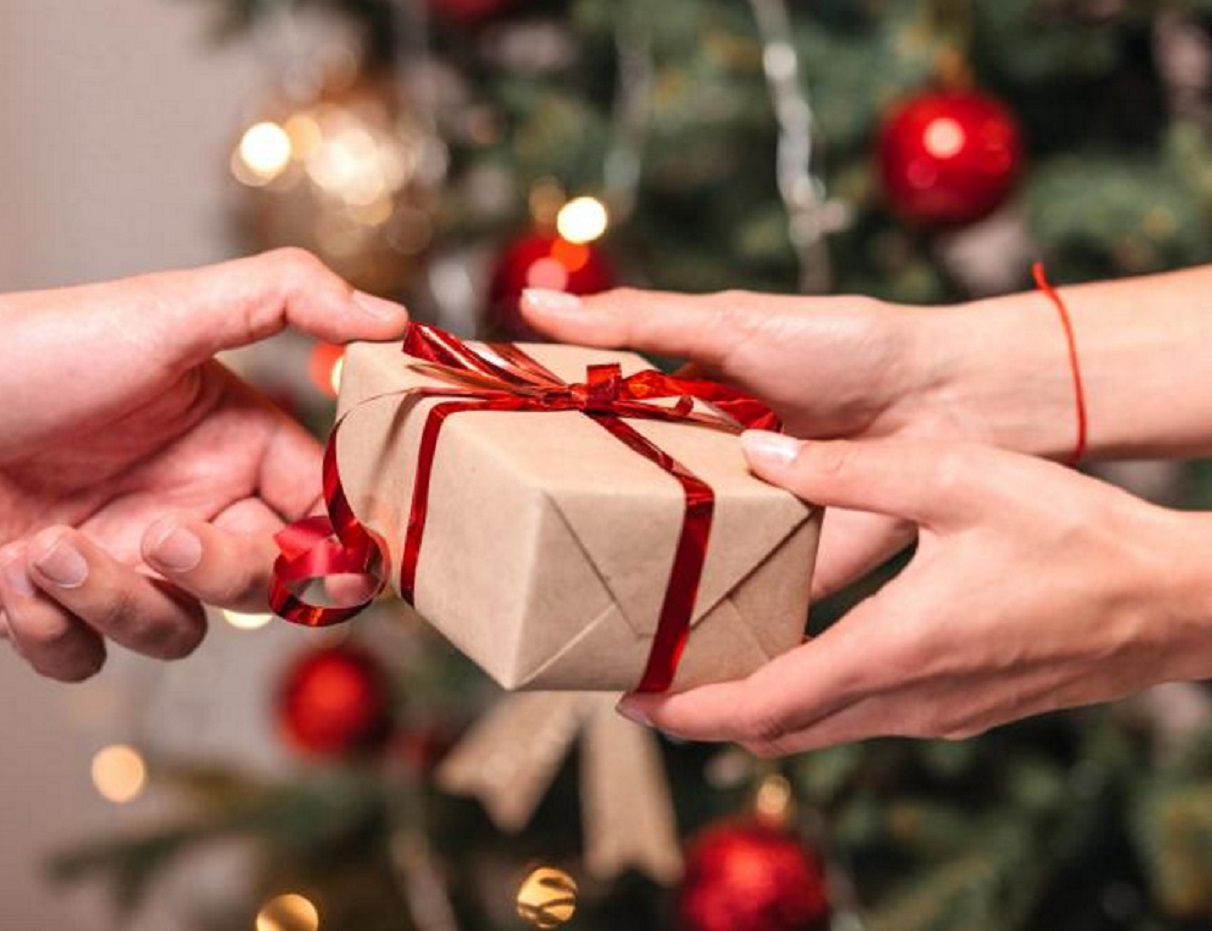 Что подарить на Новый год: три самых верных способа удивить тех, у кого все есть