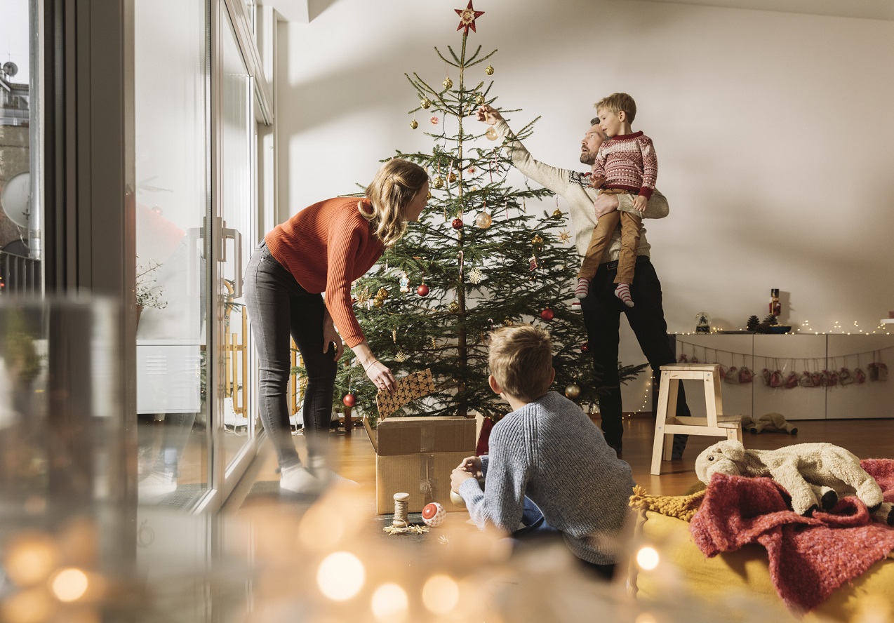 Когда убирать новогоднюю елку: приметы, фэн-шуй и рекомендации медиков