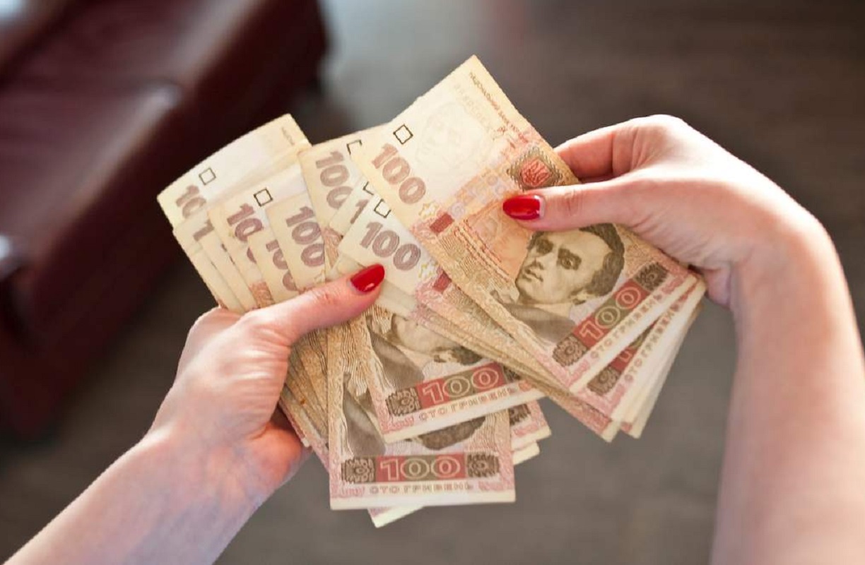 Розмір середньої заробітної плати в Україні збільшиться майже до 16 000 гривень на місяць