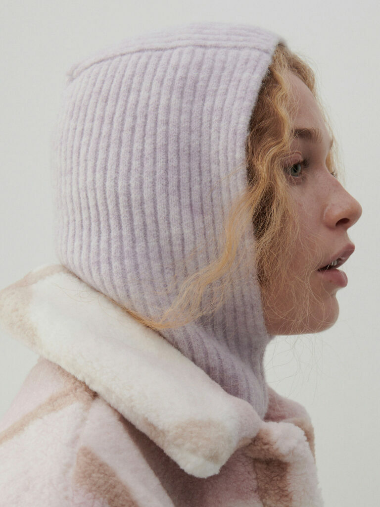 Модные головные уборы на зиму 2022, которые можно носить вместо шапки