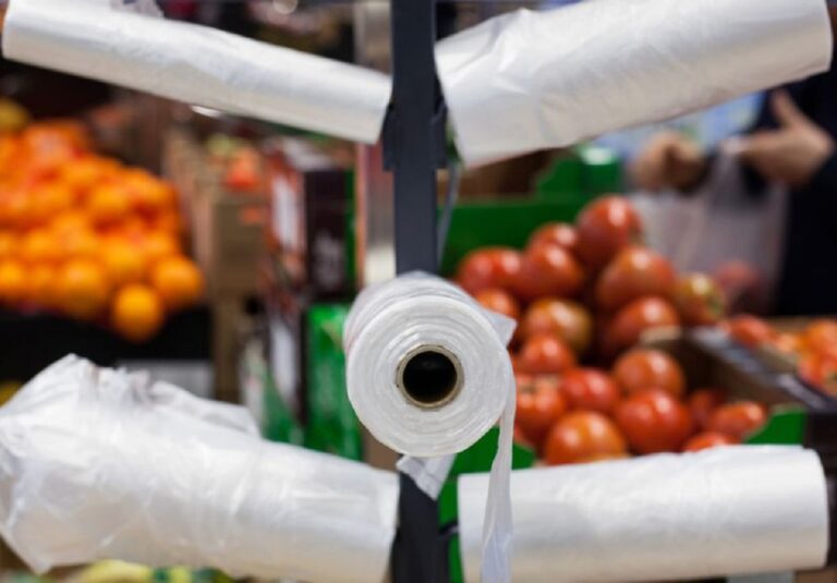 В АТБ встановили найвищі ціни на пластикові пакети серед усіх українських магазинів - today.ua