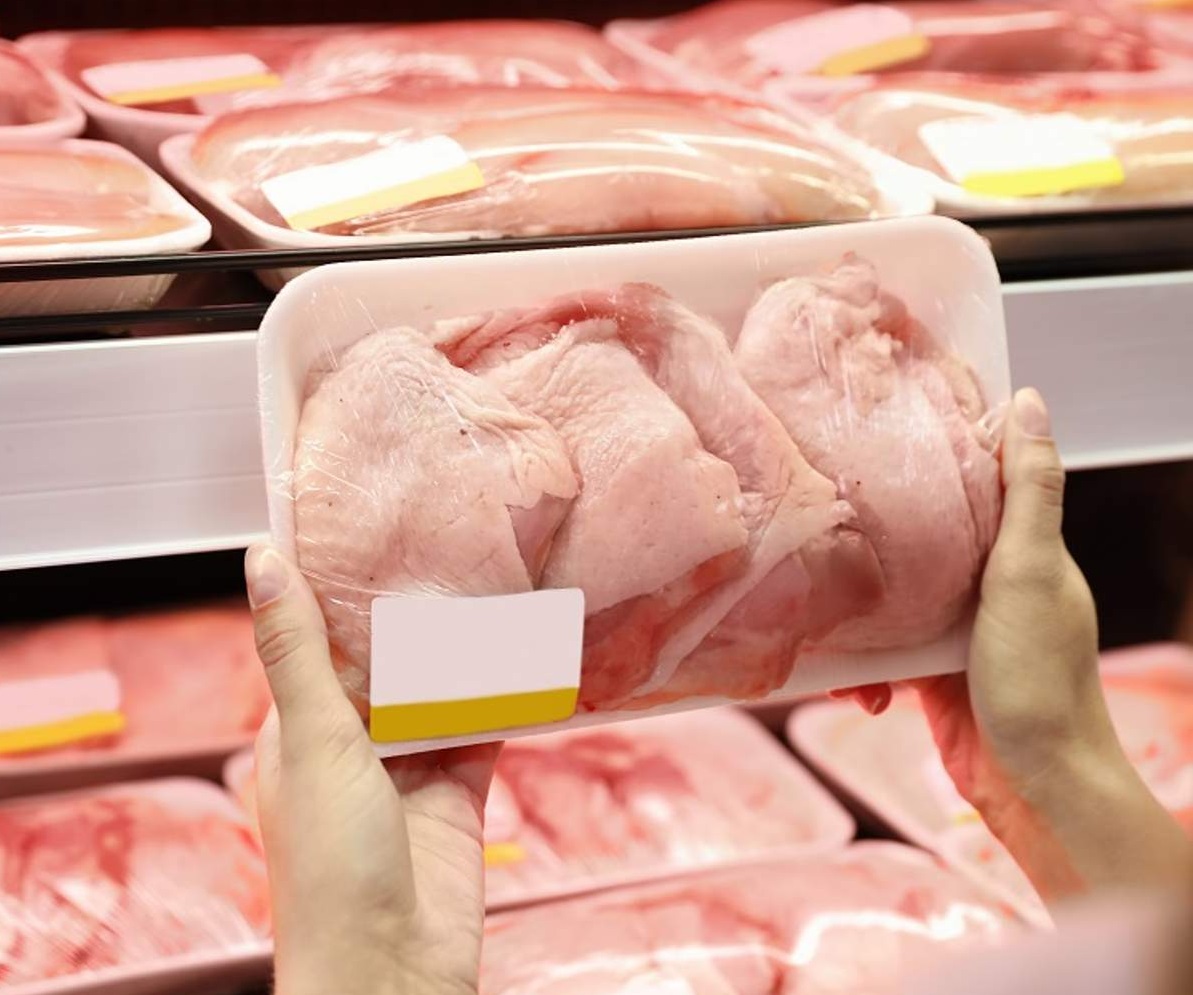В Україні виявили заражену сальмонелою курятину з Польщі: названі виробники