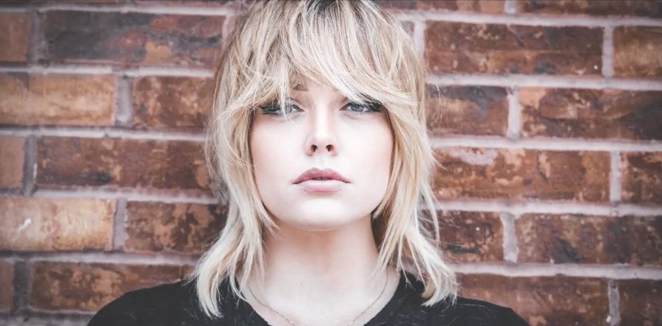 Стильні варіанти чубчиків до будь-яких стрижок: тренди зими 2022 для прямого і кучерявого волосся - today.ua